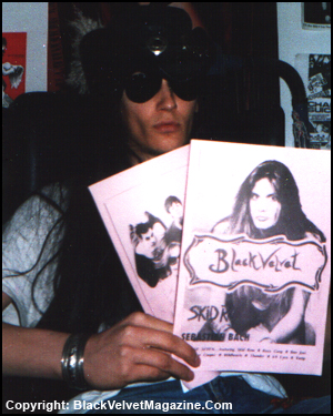 http://www.blackvelvetmagazine.com/bandswithbv/bv7jyrkithe69eyes.jpg